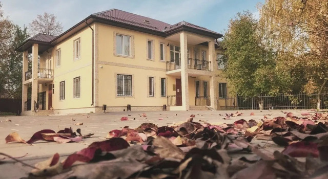 Denisa Davyidova Guest House, Book Pension Hoteller i Khimki med parkering, Parkering