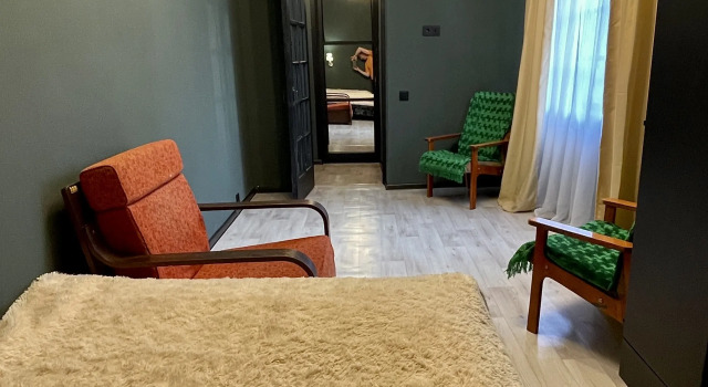 Appartamento quadruplo 3 camere con balcone Posutochno Flat