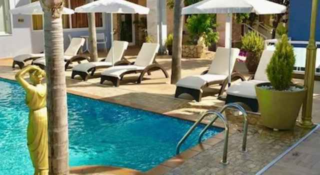 Трёхместный номер Standard с балконом и с красивым видом из окна Отель Paradice Luxury Suites