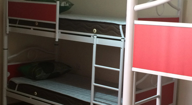 Кровать в общем номере с балконом Хостел A Cosy House