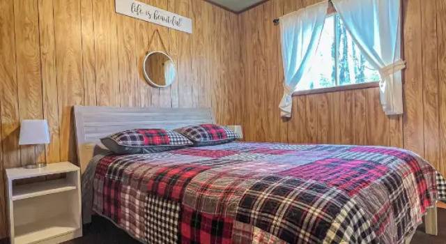 Коттедж с 2 комнатами с балконом Курортный отель Ahmic Lake Resort