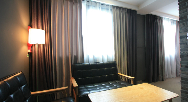 Полулюкс с красивым видом из окна Отель Vella Suite Suwon