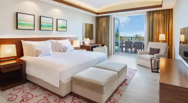 Люкс Lounge Access & Butler Service 2 Bedroom Residence с видом на море Отель JA The Resort - JA Palm Tree Court