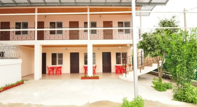 Mayak Guest House, Prenota Affittacamere Hotel a Sukhum con parcheggio, Parcheggio