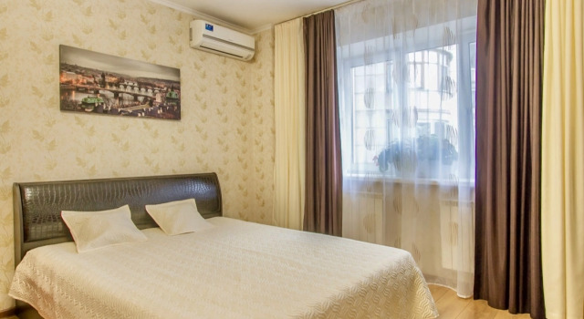 Шестиместные апартаменты с балконом Apartment On Perevertkina 24а