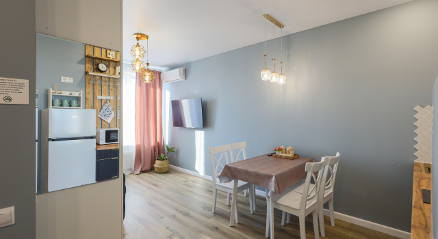 Odnokomnatnaya Solnechnaya I Tyoplaya V ZhK Komfort-Klassa kultura Klassika Flat, Rezerwuj Apartament Hotele w Chabarowsk z parkingiem, Parking