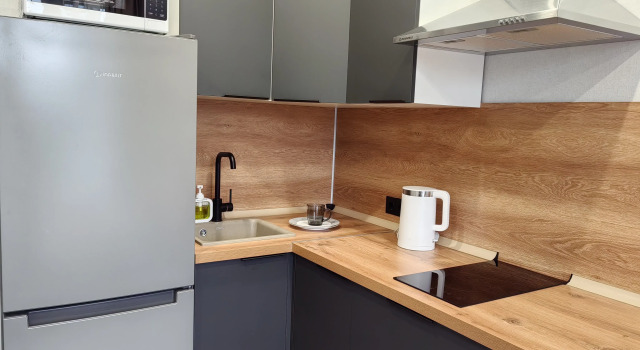 Yarkaya studiya v 4 minutakh ot metro. Beskontaktnoye zaselenie Flat, Réserver Appartement VAO Area Moscou, près de Bulvar Rokossovskogo MCC Station