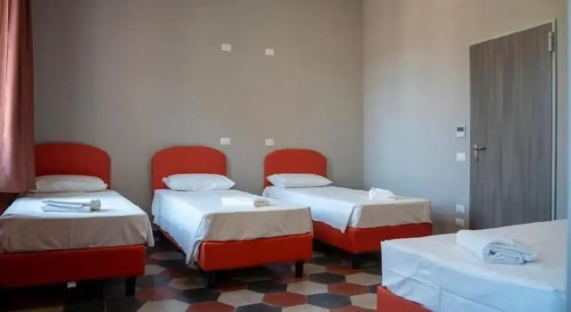Borgo Ripa Urban Travel, Prenota Ostello Trastevere Roma, vicino a Cimitero Acattolico