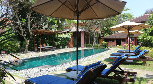 Отель La Taverna Suites