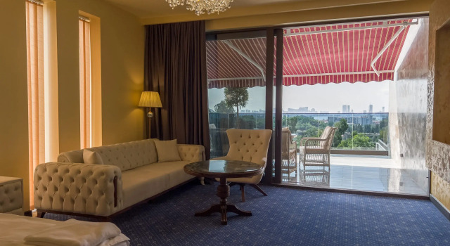 Апартаменты Deluxe с балконом и с красивым видом из окна Бутик-отель Villa Elysium Park & SPA