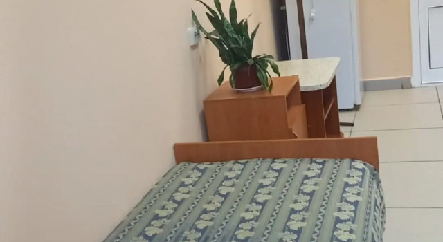Кровать в общем номере с красивым видом из окна Хостел Тюмень на Привокзальной 22, к. 1