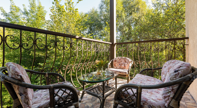 Двухместный полулюкс Provence №20 c 1 комнатой с балконом и с красивым видом из окна Лель Эко-комплекс