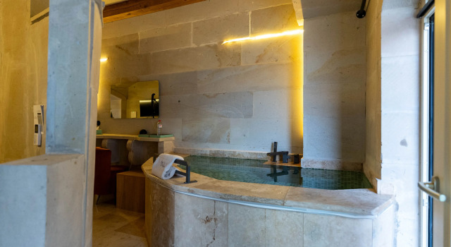 Номер Deluxe с балконом и с видом на внутренний двор Be Still Alexa Smart Luxury Escape Adults Only