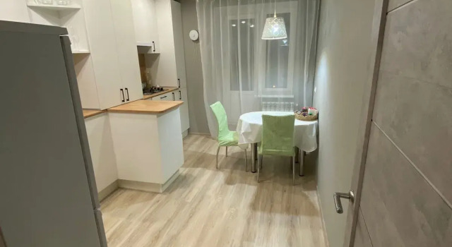V Novom Rayone S Novym Remontom I Bolshoy Parkovkoy Flat, Reserva ahora Apartamento Yoshkar-Ola 