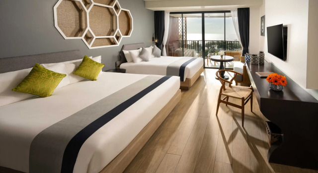 Четырёхместный семейный номер Premier с балконом и с видом на море Avista Grande Phuket Karon - MGallery