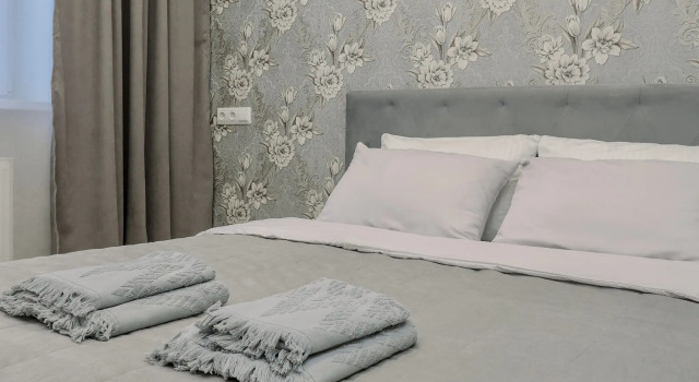 Uyutnye  V Novom Sovremennom Dome ZHK Panorama Apartments, Prenota Appartamento Hotel a Udmurtia con parcheggio, Parcheggio