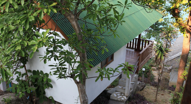 Трёхместный номер Standard с балконом и с видом на море Гостевой Дом The Ocean Phangan Homestay