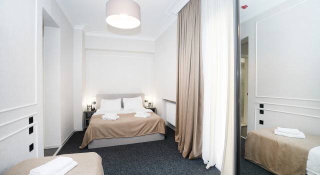 Трёхместный номер Deluxe с балконом и с красивым видом из окна Hotel Best Tbilisi