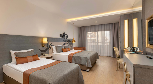 Трёхместный номер Standard с частичным видом на море Kirman Belazur Resort & Spa