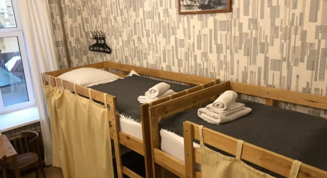 Кровать в общем номере Меблированные комнаты Old Flat  на 1-ой Советской