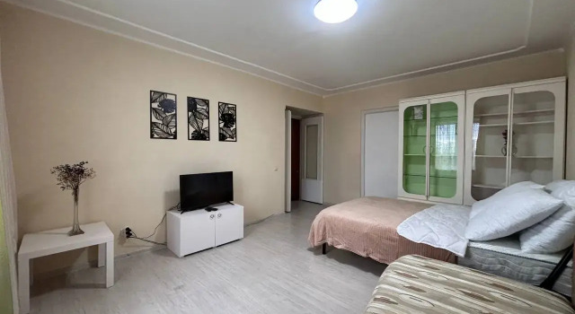 3-kh komnatnaya vmestitelnaya dlya 8 chelovek Flat, Prenota Appartamento Hotel a Udmurtia con parcheggio, Parcheggio