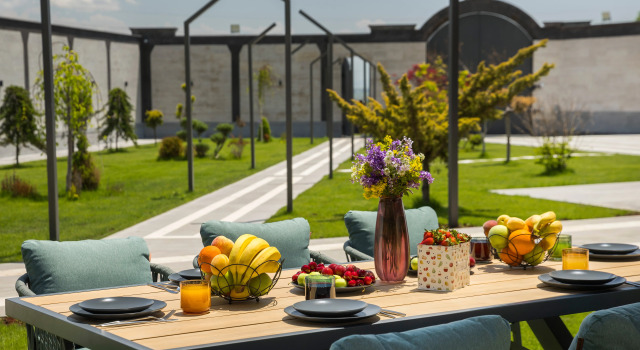 Апартаменты Вилла Wooden villa with pool and sauna, near Myler and Aragats