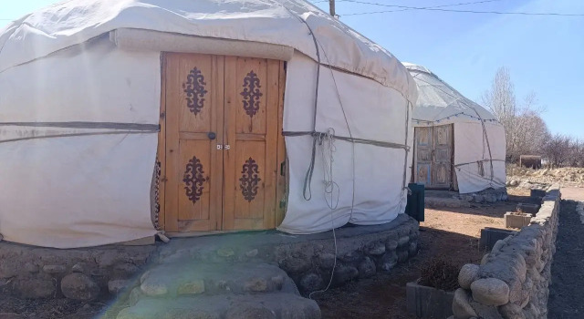 Четырёхместный номер Economy с балконом Кемпинг Ailuu Yurt Camp and Guest House