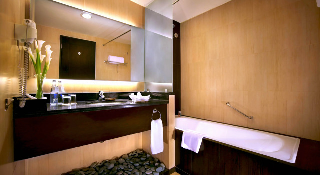 Номер Deluxe с доступом в бассейн Aston Kuta Hotel and Residence