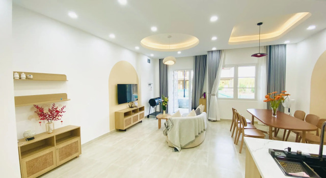 Люкс с 3 комнатами с балконом и с видом на сад AnnA Villa Novaworld Phan Thiết