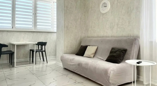 Uyutnaya Dvukhkomnatnaya Ryadom S Gagarinskim Parkom Flat, Prenota Appartamento Hotel a Tyumen Region con parcheggio, Parcheggio