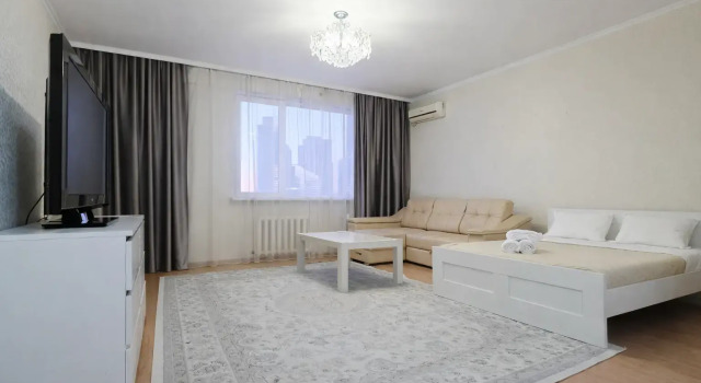 36 v Centre s Shikarnym Vidom na Baiterek 3 Krovaty, Raskladnoy Divan na 8 Gostey Apartments, Rezerwuj Apartament Astana Kazachstan