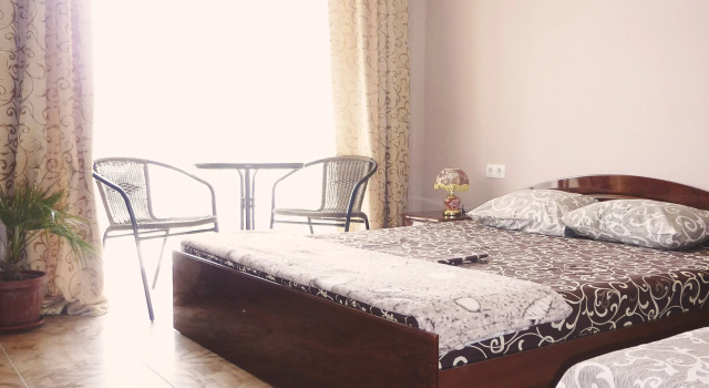 Camera Standard Kot Guest House