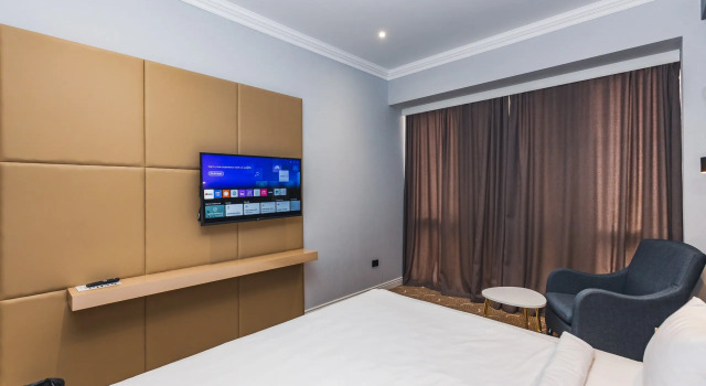 Четырёхместный семейный номер Deluxe с красивым видом из окна Сongress Baku Hotel
