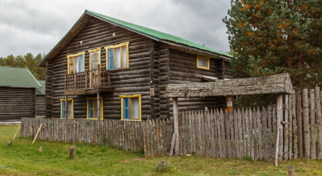Коттедж с 4 комнатами с балконом и с красивым видом из окна Отель Киногородок