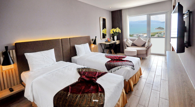 Четырёхместный семейный люкс с красивым видом из окна Anrizon Hotel Nha Trang