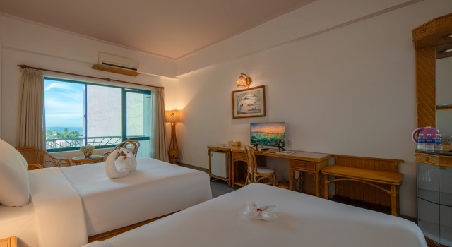 Люкс с балконом и с красивым видом из окна BN Boutique Nha Trang Beach