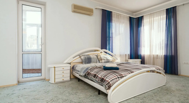 Pyatikomnatnaya V Tsentre Yalty Flat, Rezervovat Apartmán Jalta 