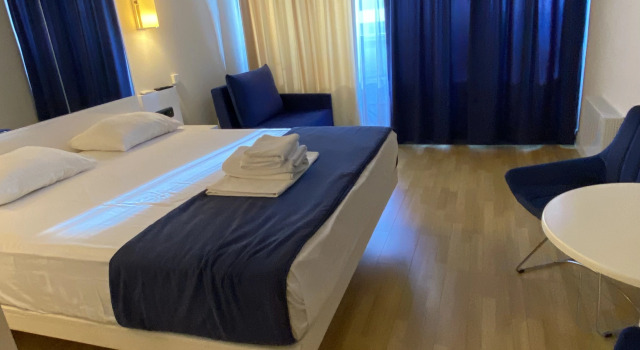 Трёхместный номер Стандартный с балконом и с видом на город ORBI CITY - LUXURY central HOTEL