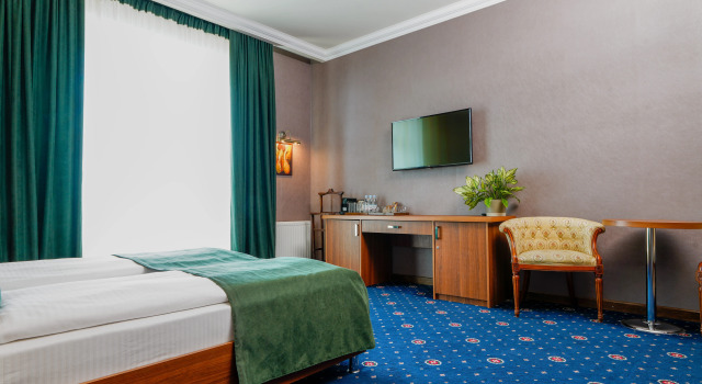 Семейный люкс с балконом и с красивым видом из окна Amberd Hotel