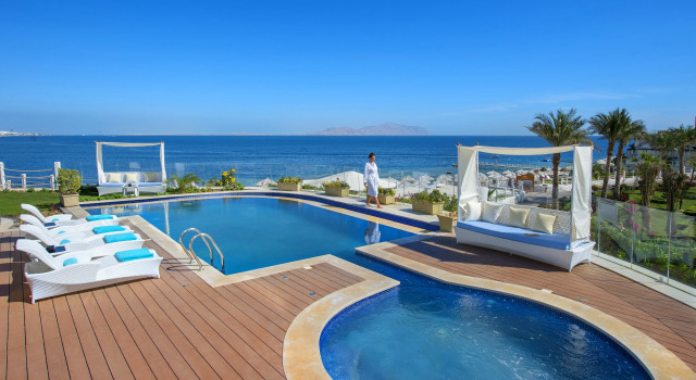 Шестиместная вилла Posh Club Royal Sunrise Arabian Beach Resort