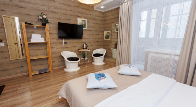 Двухместный полулюкс с балконом Мини отель Room Hotel