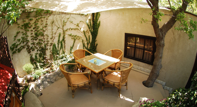 Komfort Vierer Zimmer mit Balkon Flyor Guest House