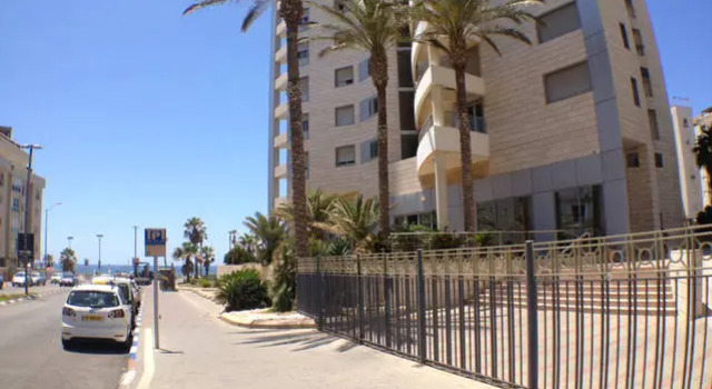 Апартаменты с 3 комнатами с балконом и с видом на море ARENDAIZRAIL Apartments Bat Yam