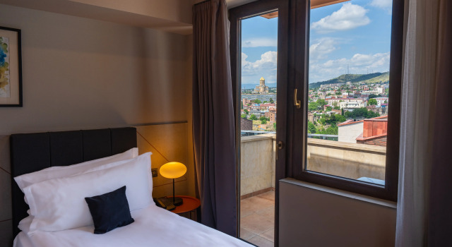 King Tamar Hotel By Luxuria Hotels, Varaa Hotelli Hotellit Tbilisi pysäköinnillä, Pysäköinti