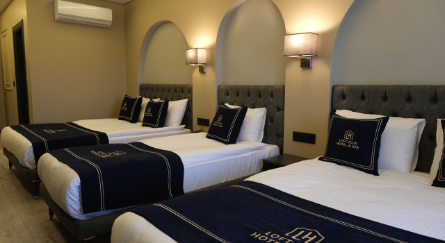 Трёхместный номер Deluxe с балконом Plus Hotel & Private Transportation İstanbul Airport-By Loft