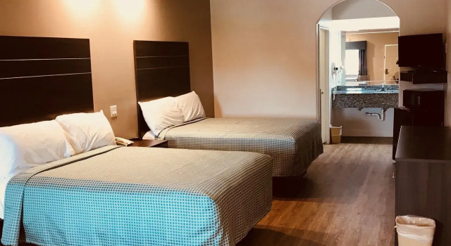 Четырёхместный номер Standard Palace Inn Greenspoint