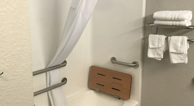Двухместный люкс Microtel Inn & Suites by Wyndham Urbandale/Des Moines