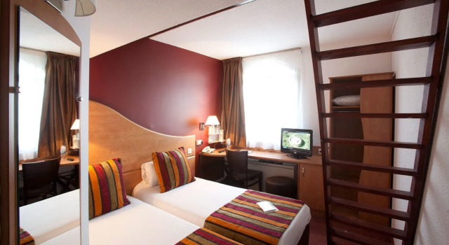 Четырёхместный номер Standard Sure Hotel by Best Western Bordeaux Lac