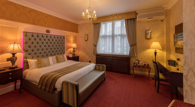 Номер Executive Rogerthorpe Manor Hotel