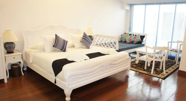Полулюкс Deluxe Heeren Palm Suites